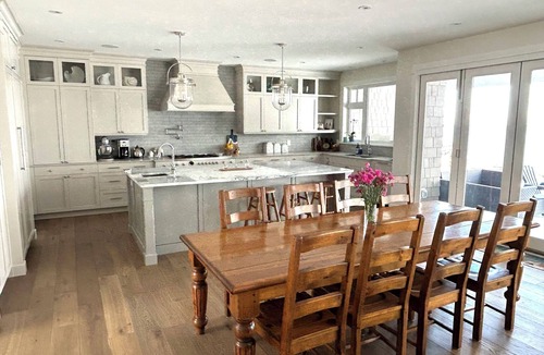 Regional District of Nanaimo Bed & Breakfast | NEW "Seabreeze B&B" on walkout beach in beautiful Qualicum Beach