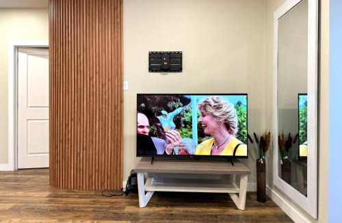 Silverado Apartment | New&Stylish&Cozy Suit near Spruce Meadows Sleeps 6- Backyard-EV
