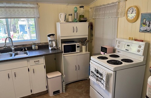 Dunnottar Cottage | New to VRBO! Classic cottage w/lovely view of Lake Wpg. Steps from the water!