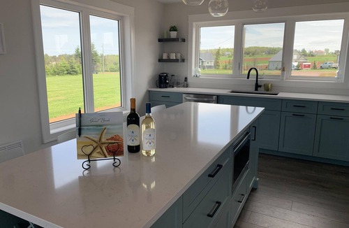 New London House | New waterfront vacation home near Cavendish. 3+ night bookings. Sleeps 10.