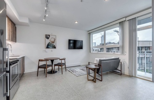 West End Apartment | NEW West End Studio-Pet Allowed@ 1170 Barclay in cool Vancouver with WiFi
