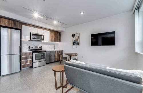 West End Apartment | NEW West End Studio-Pet Allowed@ 1170 Barclay in cool Vancouver with WiFi