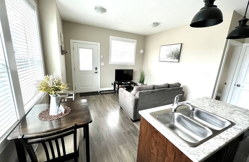 Langford Apartment | Newer private cozy 1 bdrm suite located 5 mins from all amenities.