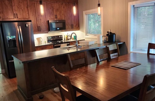 Inverhuron Cottage | Newly Built 3 Bedroom Cottage, Steps to the Beach