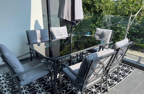 Leslieville House | Newly built modern3BR - 2 bath loft with Terrace and parking close to beach