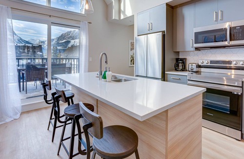 Cougar Creek House | Newly Built Townhome | 3-Storey | Mountain View