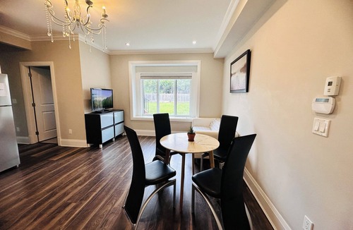 Richmond House | Newly Cozy private entrance 2 berm suite 10min to Designer Outlets