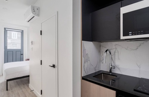Gay Village Apartment | Newly fully-equipped studio in The Village!