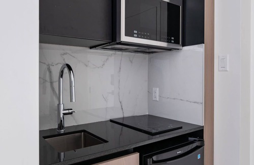 Gay Village Apartment | Newly fully-equipped studio in The Village!