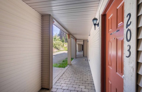 Silver Star Mountain Condo | Newly Renovated Ground Floor Creekside Studio Condo - Pet Friendly too!