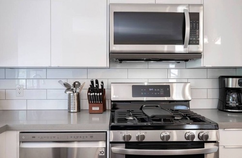 Kitsilano Apartment | Newly Reno'd 2 bdrm Kitsilano Centrally Located