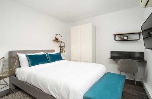 Latin Quarter Apartment | Newly renovated 1 bedroom Studio near Berri-UQAM