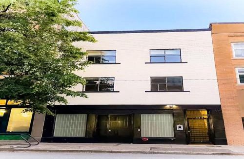 Downtown Eastside Apartment | Newly Renovated 2 Bedroom Condo in Japantown! Near Railtown & Gastown!