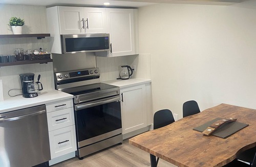 Beamsville House | Newly renovated, 3 bedroom with ensuites, in vineyard farm house. Spacious.