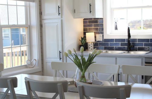 Sea View Cottage | Newly Renovated 4-bedroom Cottage with AC, 4 Minute Walk To The Beach!