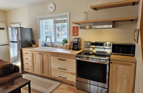 Bolton-Est Cottage | Newly Renovated Cozy Cottage with Wood Burning Stove - Sleeps up to 4