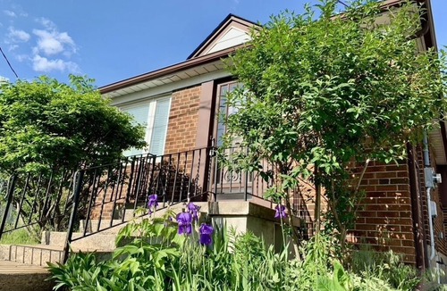 Six Points House | Newly Renovated Etobicoke 3BR/2Bath Urban Oasis w/Patio