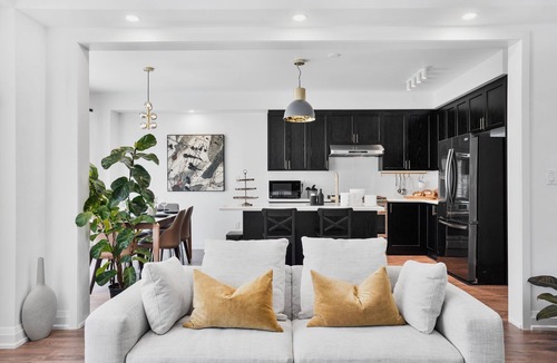 Thorold House | Newly Renovated Modern Home near Niagara!