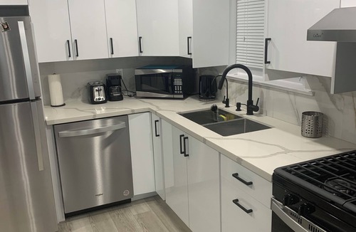 New Toronto Apartment | NEWLY RENOVATED NEAR THE LAKE