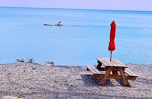 Bowmanville Cottage | nExperience Blissful Lakeside Living: Retreat with Stunning Views, Beach Access