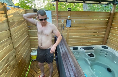 Niagara Falls House | Niagara Chalet with Hot Tub - Steps to the Falls