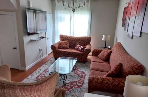 Silvertown Apartment | Niagara Falls Dream Family Retreat 3 BD 2 BA apartment