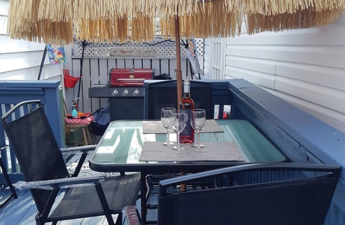 Niagara Falls House | Niagara Falls entire bungalow is minutes away from all the adventure and fun