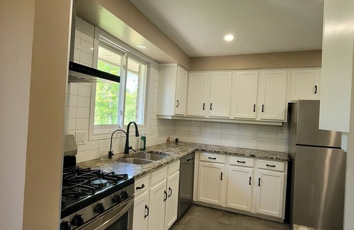 Chippawa Bed & Breakfast | Niagara falls Luxury Villa- Hottub, Pool, Water View, breakfast