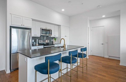 Niagara Falls Apartment | Niagara Falls Penthouse | Great Views | Gym | Luxe
