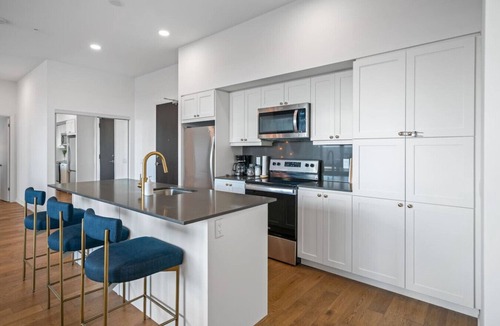 Niagara Falls Apartment | Niagara Falls Penthouse | Great Views | Gym | Luxe