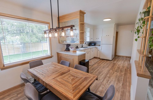 Port Weller West House | Niagara Getaway | Spacious 3BR w/backyard Near NOTL, Port Dalhousie & Falls