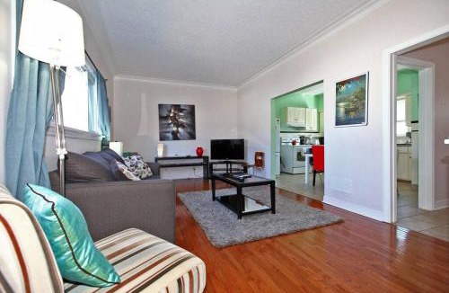 Niagara Falls House | Niagara SkyLine Park And Walk To The Falls & Wonderful Free Breakfast Deliverd Daily to the Rental