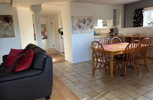 Salmon Arm House | Nice 2-bedroom walk-in lower suite in Salmon Arm. Private parking and yard.