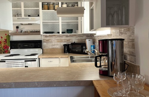 Salmon Arm House | Nice 2-bedroom walk-in lower suite in Salmon Arm. Private parking and yard.