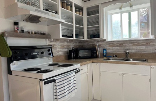 Salmon Arm House | Nice 2-bedroom walk-in lower suite in Salmon Arm. Private parking and yard.
