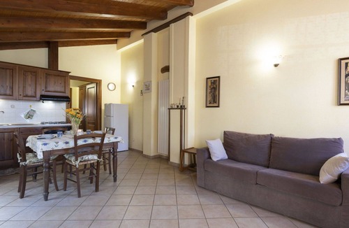Vendone Apartment | Nice apartment for 4 guests with WIFI, TV, patio, pets allowed and panoramic view
