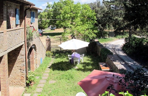 Monteriggioni Villa | Nice apartment in villa for 4 people with WIFI, pool, TV, patio, pets allowed and panoramic view