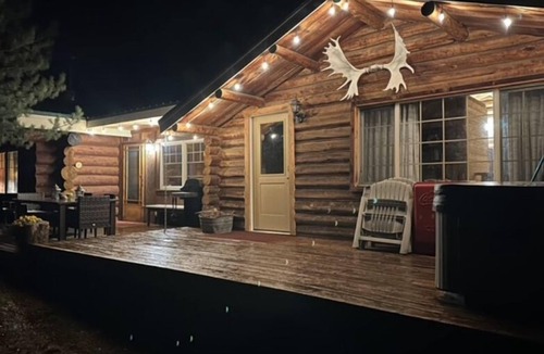 Nimpo Lake House | Nimpo Lake - Tranquil Lakefront Log Home