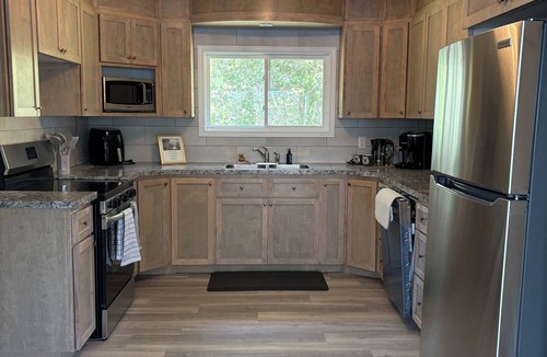 Clare Cottage | Noah’s private lakefront cottage, spacious for a peaceful and relaxing stay.