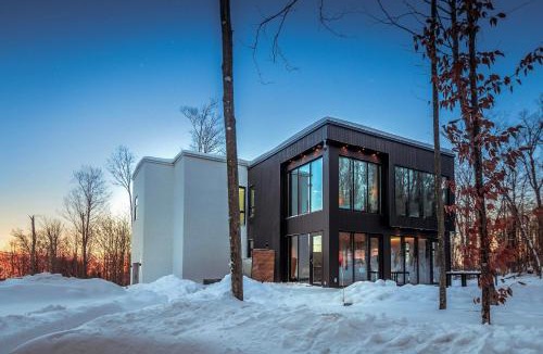 La Conception Ski Chalet | Nordic Lodge Tremblant -5 Bdrs,hot Tub,pool Table