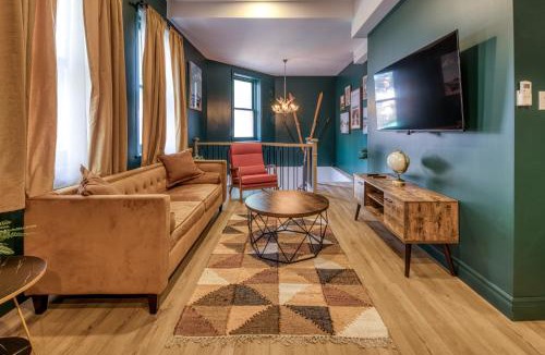 Vieux-Quebec-Cap-Blanc-colline Parlementaire Apartment | North House - Majestic 3-Bedroom Designer Apartment