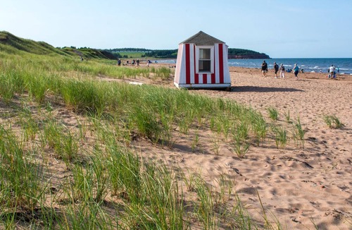 Anne's Land House | North Rustico beach house with million dollar ocean views- 2 min walk to beach!
