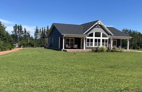Stanhope House | North Shore vacation home-minutes walk to PEI national beaches.