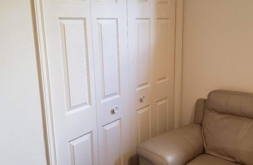 Timberlea Apartment | North Side Save 30 min driving to sites 5 min to bus stop Basement Studio.