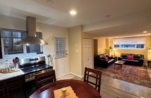 District of North Vancouver Apartment | North Vancouver Rental - Block Away From Ocean