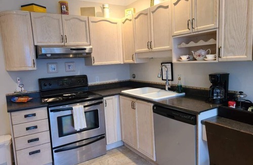 North End Apartment | Nostalgic 1930's Oasis Boutique Style - Downtown