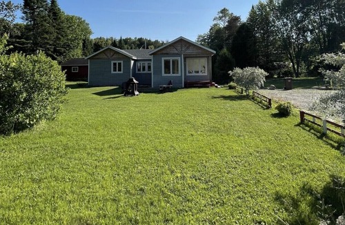 Huberdeau Ski Chalet | NOUVEAU | Chalet en bordure de la rivière | Spa privé