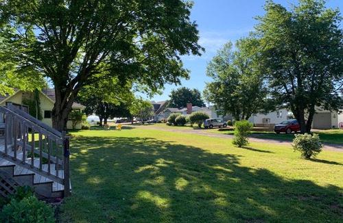 Shediac Bridge Cottage | Now Booking 2026 Spacious Cottage Close to Parlee beach and Main Street Shediac
