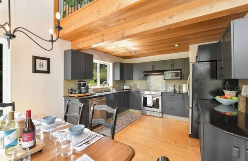 Otter Point House | Nowhere Sooke Escape