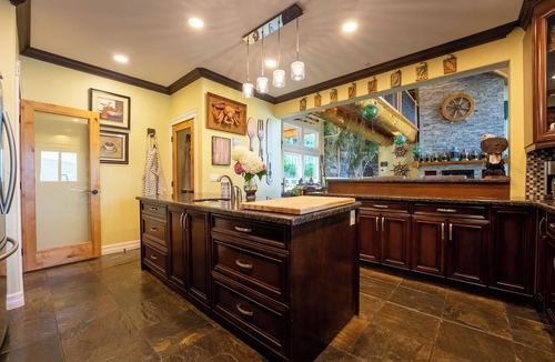 Tuwanek House | nSunshine Coast Waterfront Vacation Rental Perfect place for family reunions.nn